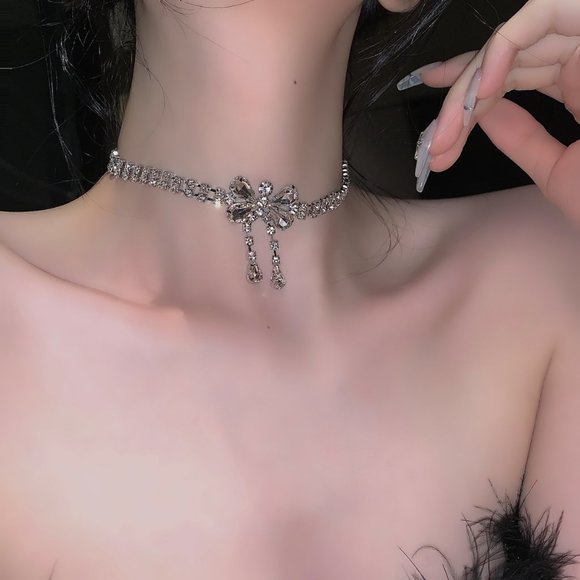 bow necklace - Picture 3 of 9